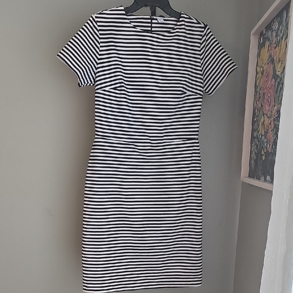 Old Navy Black and White Striped Short-Sleeve Midi Dress Size Medium